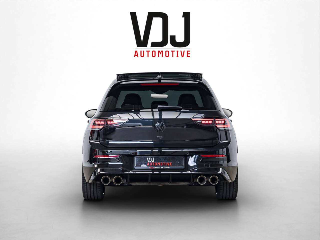 Volkswagen Golf R 4-MOTION|BLACK EDITION|AKRAPOVIC|PANO|ALCANTARA|ZETELVERW.|SFEERVERL.|IQLIGHTS|GARANTIE|ACC|LA|CAMERA| — foto 4 van 25