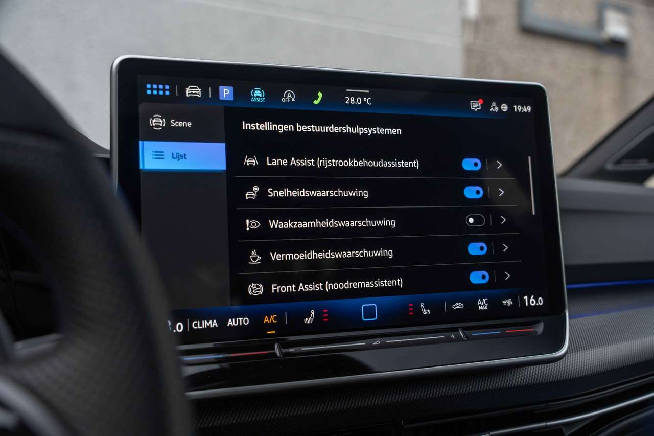 Volkswagen Golf R 4MOTION 'Black Edition' PANO/MATRIX/AKRAPOVIC/ACC/CAMERA/H&K/19" — foto 20 van 25
