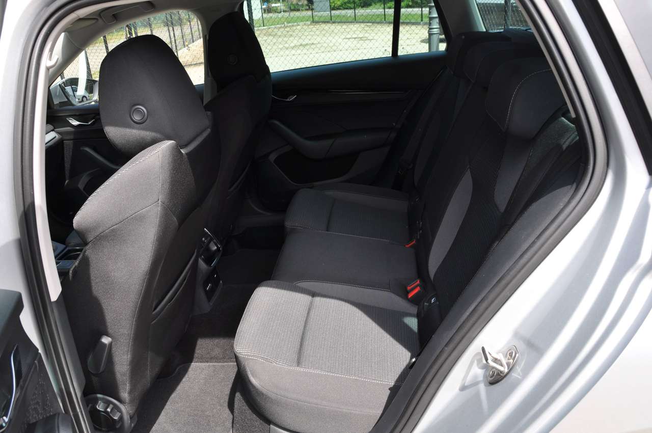 Skoda Octavia Combi "Break" CLEVER 1.0 TSI eTec - AUTOMAAT - MILD HYBRIDE -16.000 Km — foto 7 van 15
