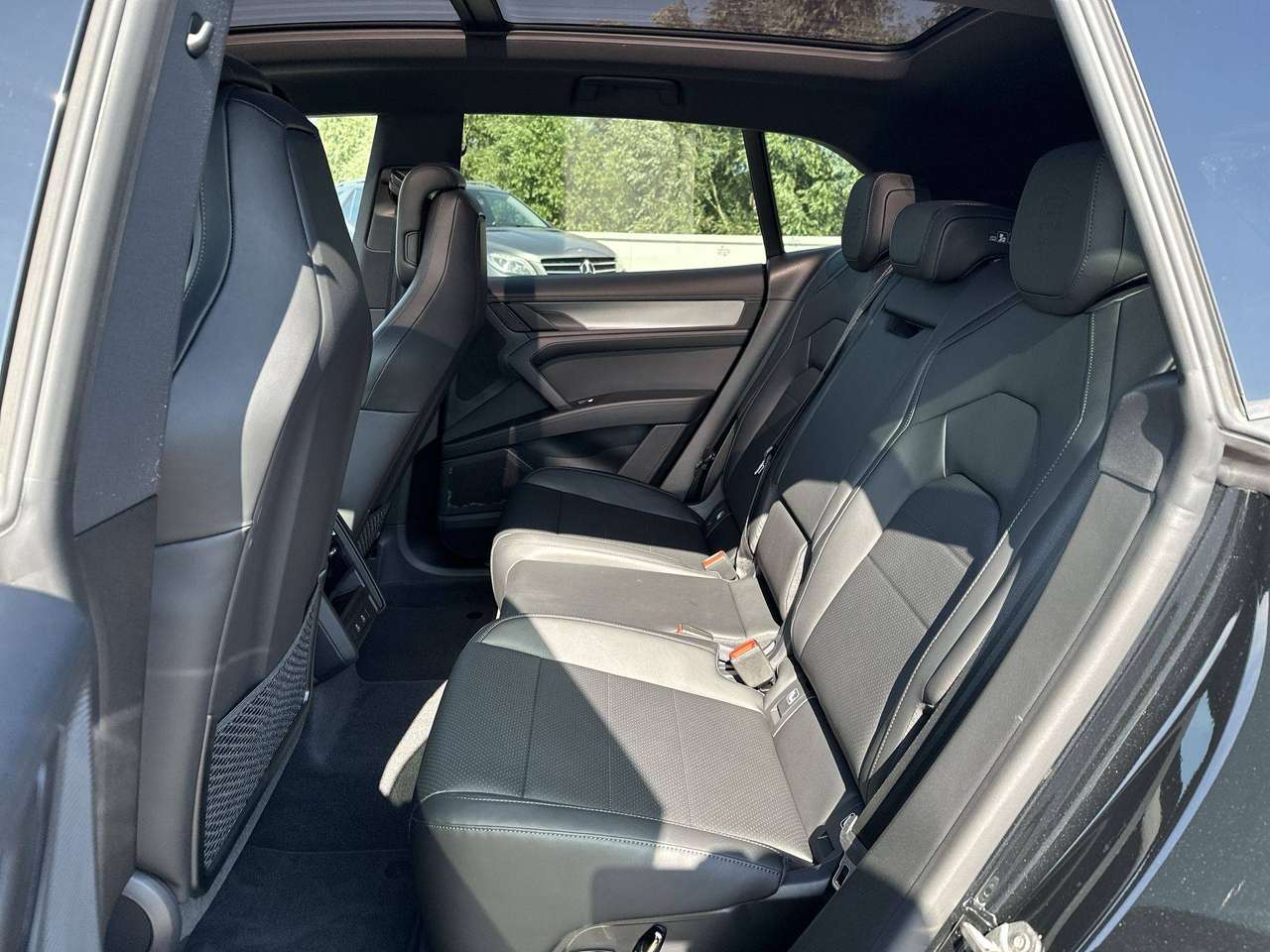 Porsche Cayenne ELECTRIC Trekhaak Pano Dak 22" Drive Assist Pano Dak — foto 13 van 19