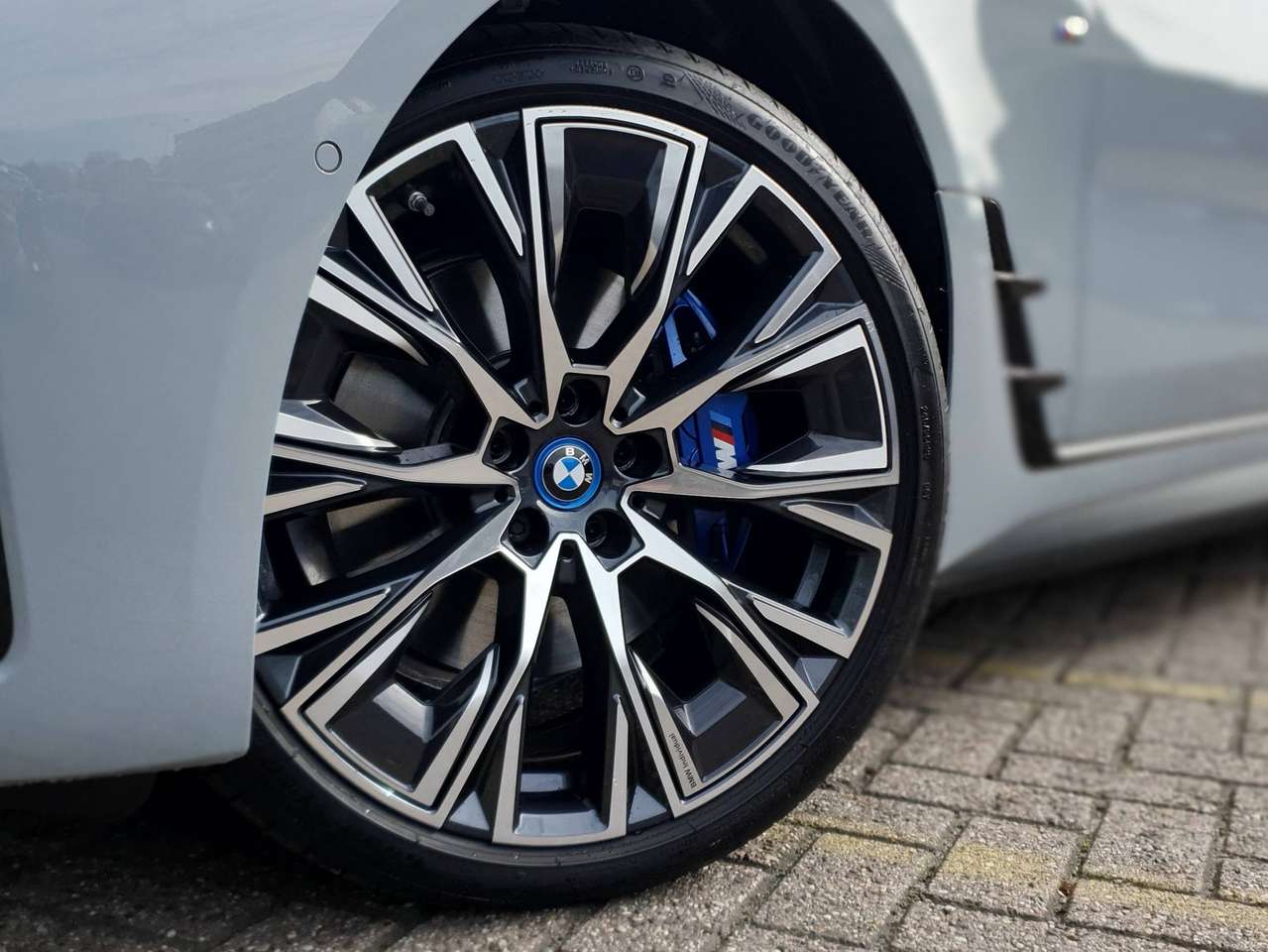 BMW i4 M50 xDrive 544pk 83kWh M-Sport - individual - Laser lights - Pano - trekhaak - SOH 99,2% — foto 5 van 24