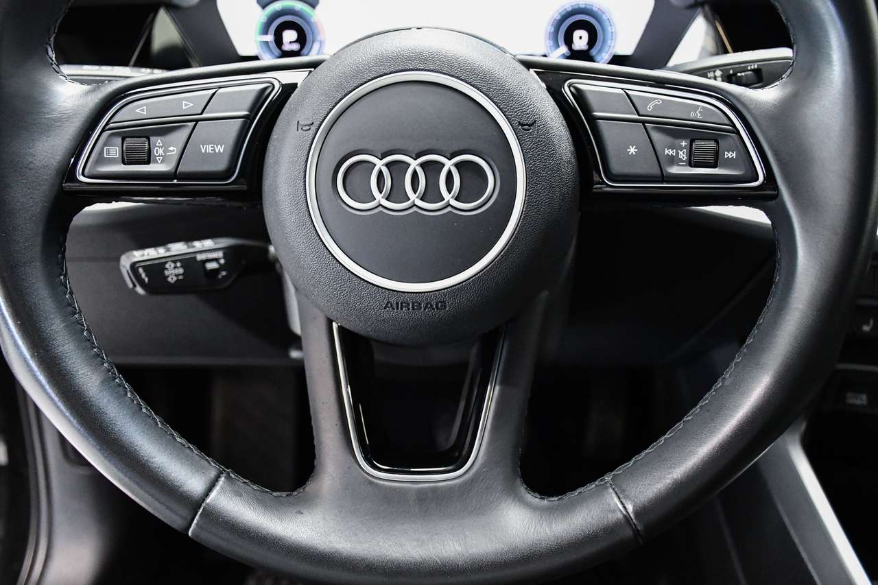 Audi A3 A3 40TFSI Design PHEV - NAVIGATIE / CAMERA / ACC / SMARTLINK / PDC — foto 14 van 16