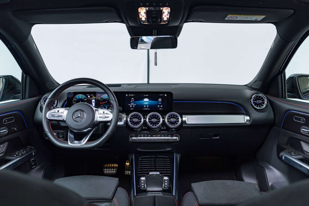 Mercedes-Benz GLB 180 AMG Line|CARBON|PANO|360°|HEAD-UP|SFEERVERL.|ZETELVERW|KEYLESS|ACC|LA|GARANTIE| — foto 14 van 25