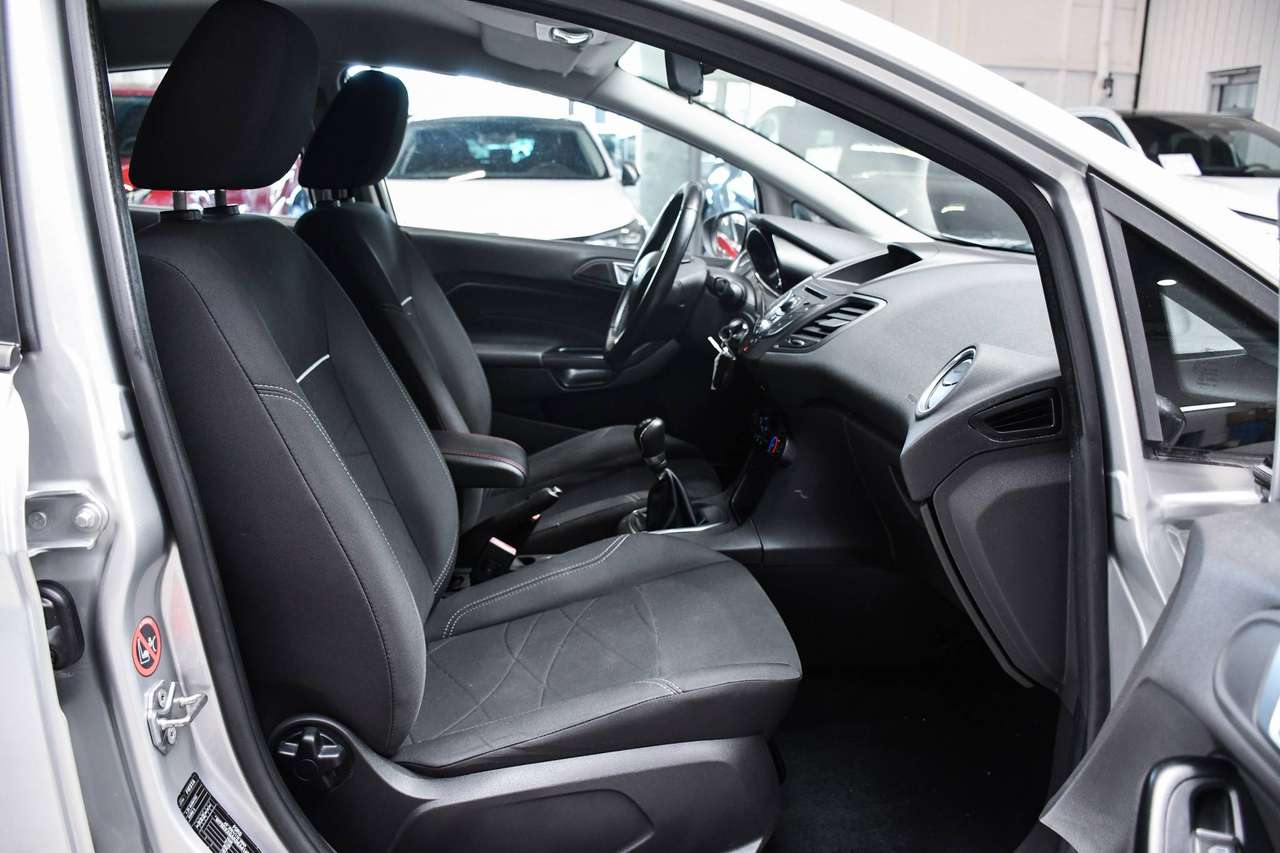 Ford Fiesta Fiesta 1.2i Trend - DAGRIJLICHTEN / AIRCO / ARMSTEUN — foto 6 van 14