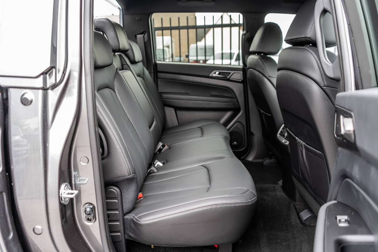 SsangYong Musso Grand 2.2D 4X4 Style - Automaat - 30.500ex — foto 17 van 19