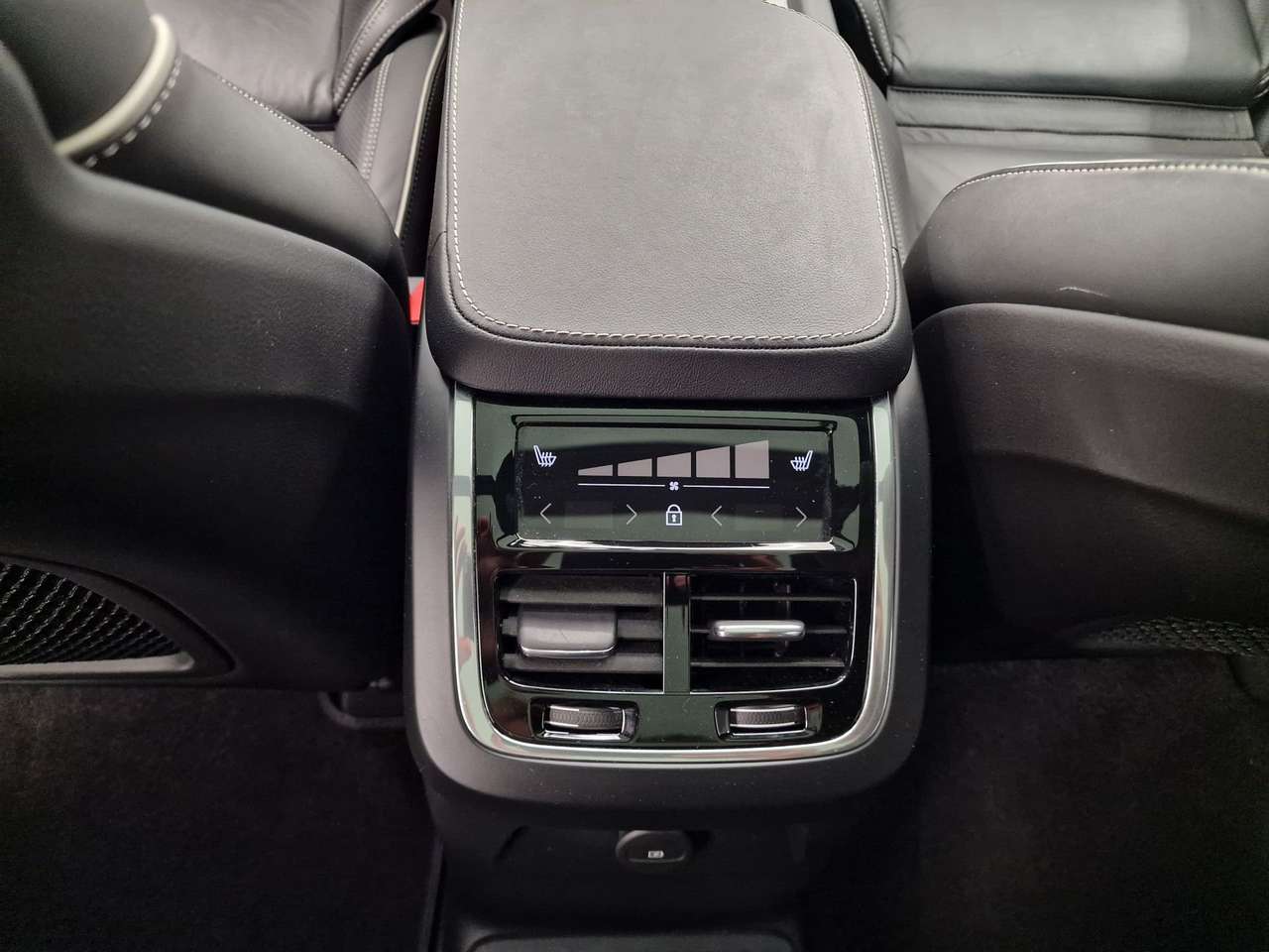 Volvo XC90 ULTIMATE PHEV 7 ZIT-LUCHTVERING-BOWERS & WILKINS — foto 20 van 20