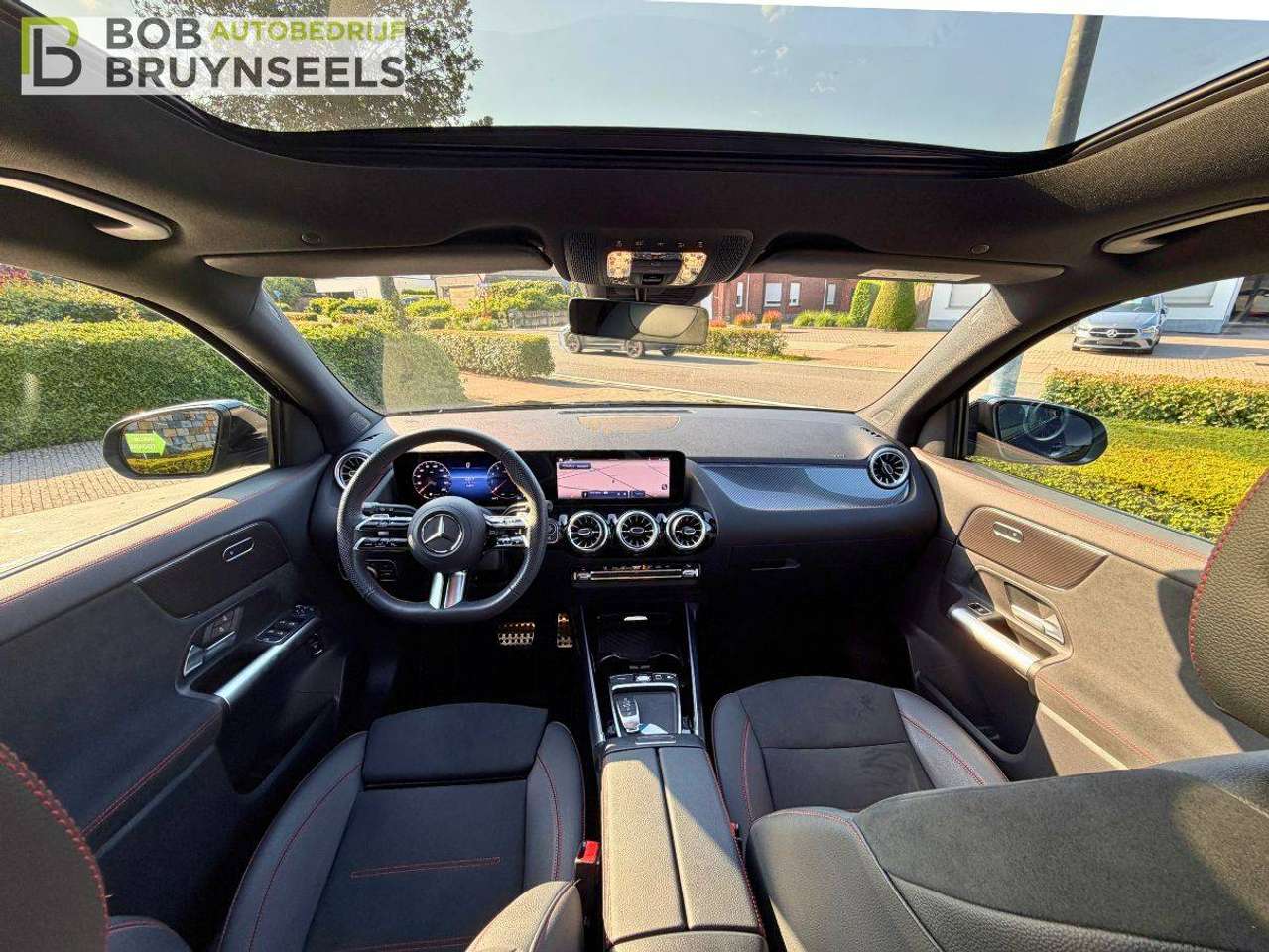 Mercedes-Benz GLA 180 Amg line | Nightpakket | 360° camera | Panodak | Distronic — foto 8 van 25