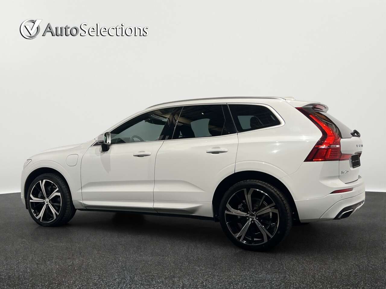 Volvo XC60 T8 AWD Recharge Plug in/R design/Safety pack — foto 5 van 16