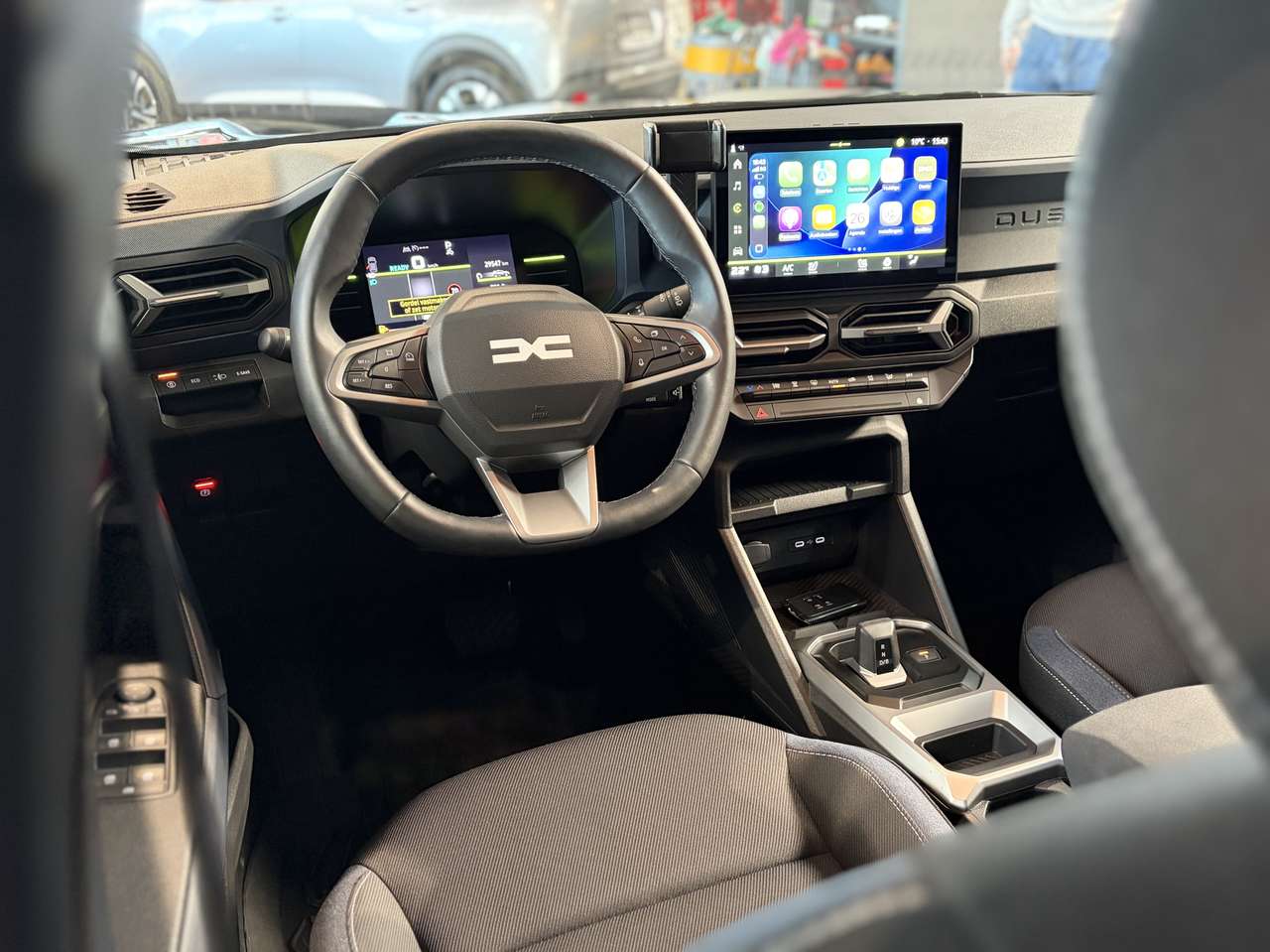 Dacia Duster Journey Hybrid 140 PK — foto 8 van 18
