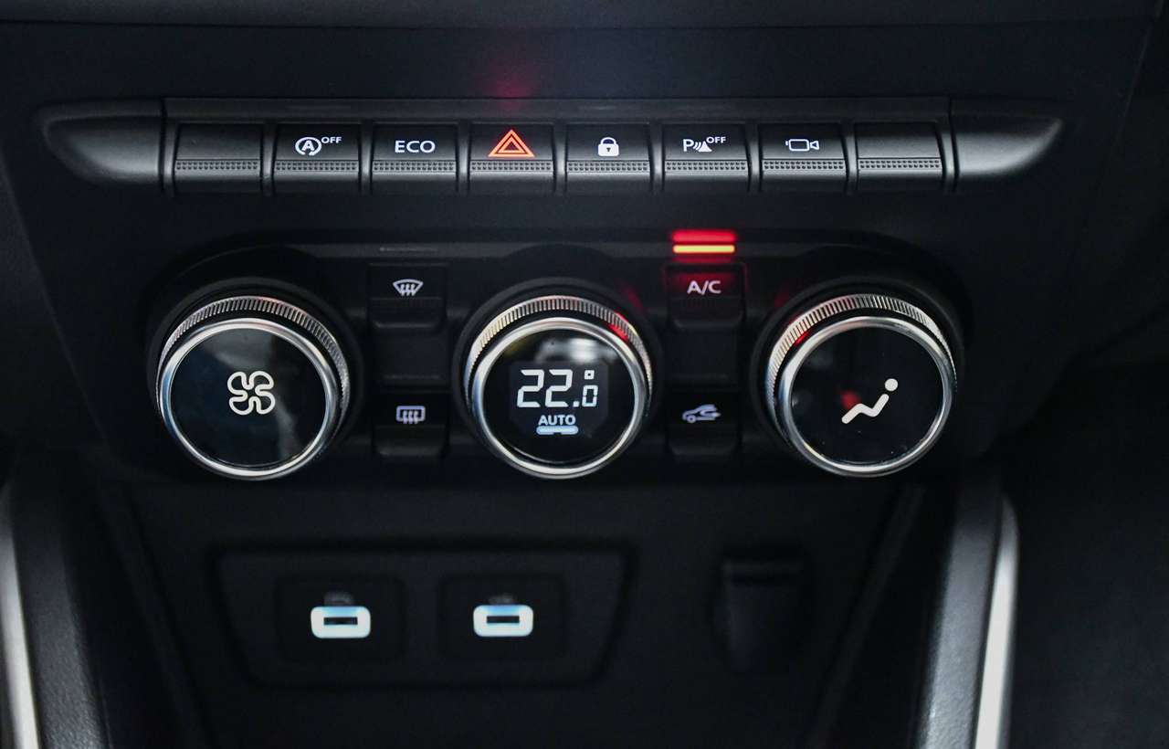 Dacia Duster Duster 1.3 TCe Comfort - NAVIGATIE / CAMERA / SMARTLINK / PDC / BLIS / CC — foto 13 van 18
