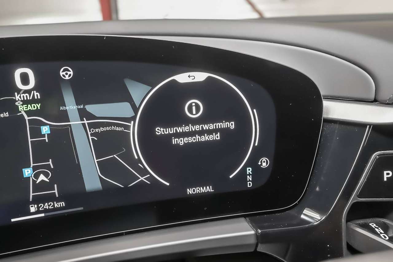 Porsche Macan Porsche Macan 4 – Performance Battery Plus – 22” Macan Sport – Luchtvering – Achterasbesturing – InnoDrive — foto 19 van 25