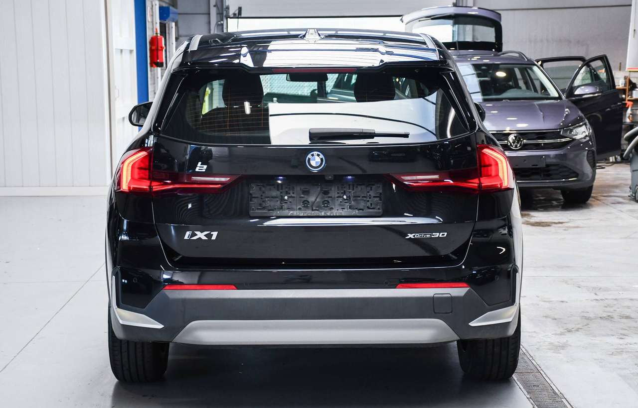 BMW iX1 iX1 66.5 kWh xDrive30 - NAVIGATIE / CAMERA / SMARTLINK / LEDER / PDC / CC — foto 5 van 20