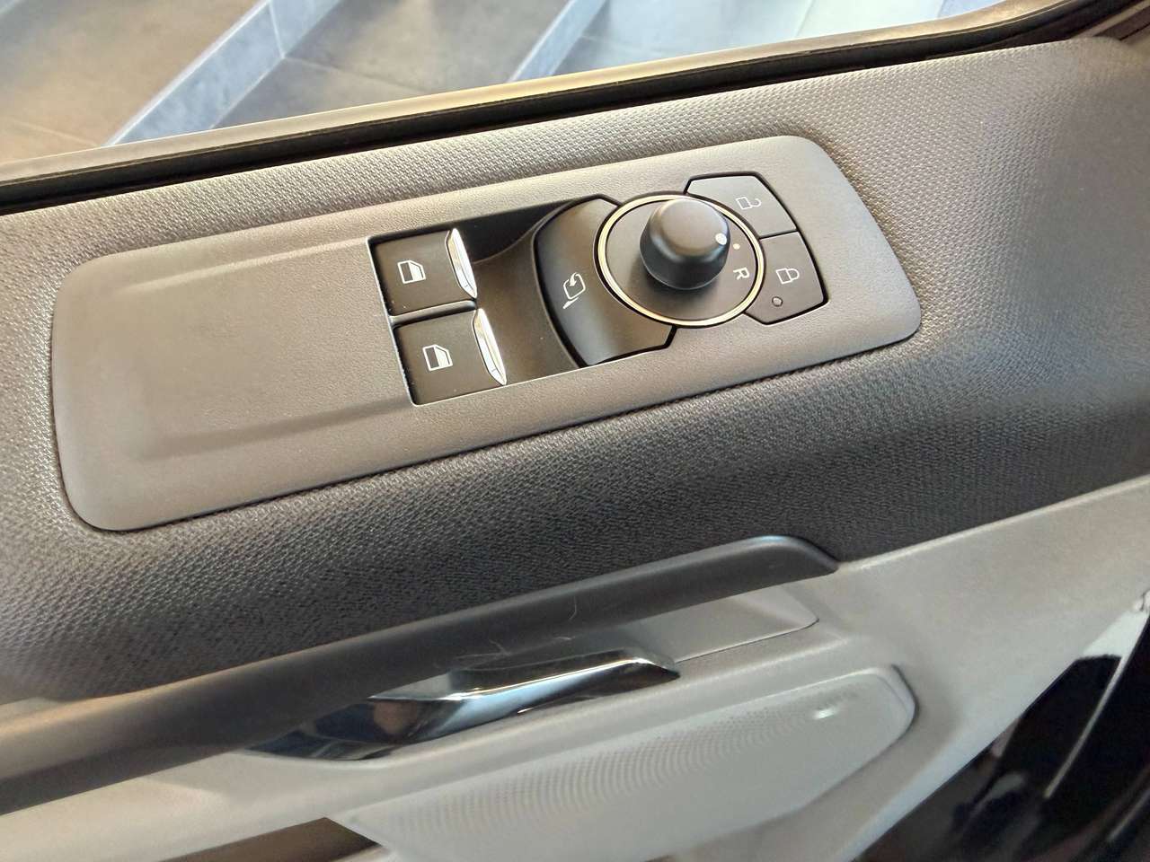 Ford Tourneo Custom TITANIUM X PHEV NIEUW 8ZIT — foto 20 van 21