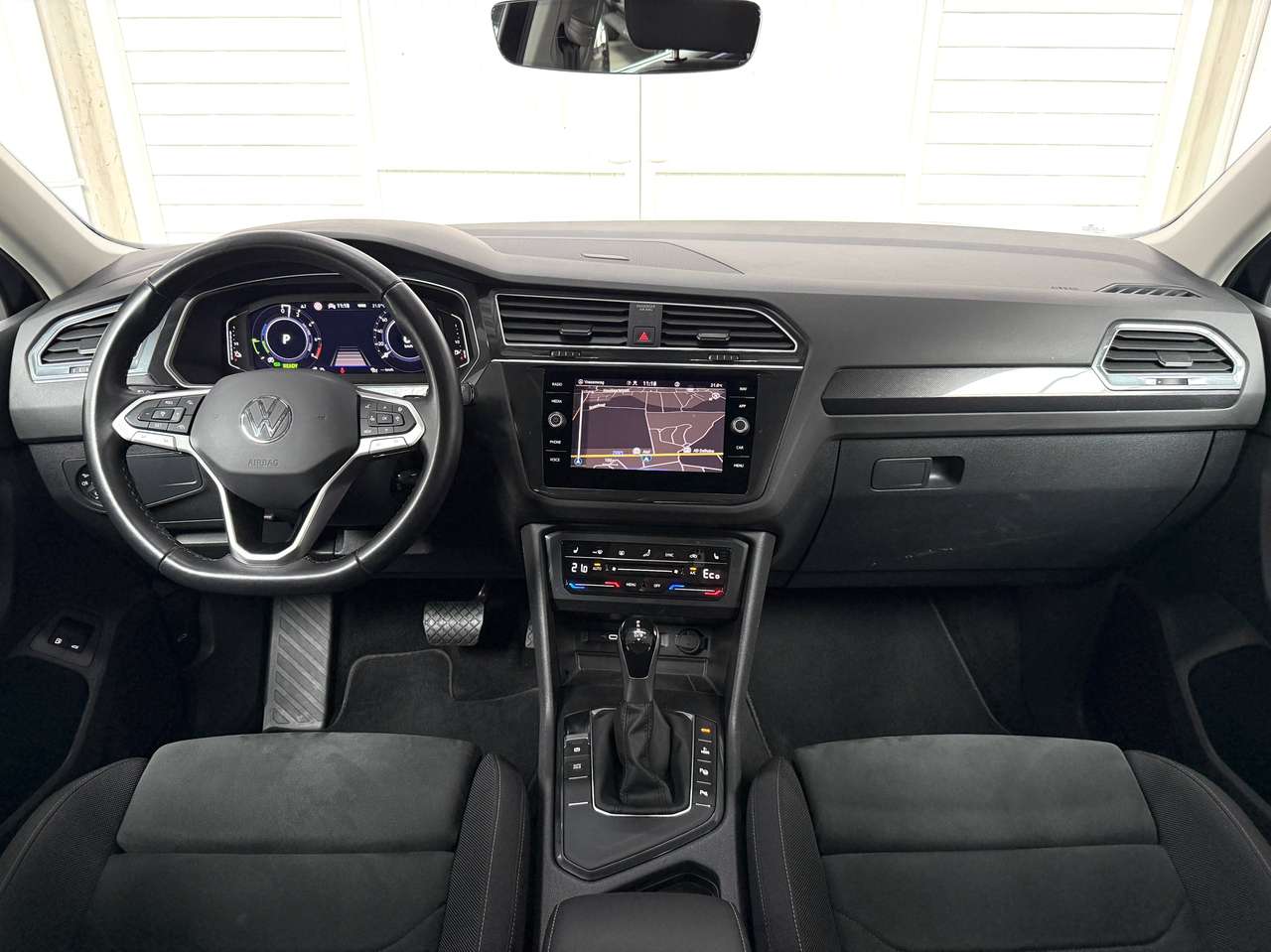 Volkswagen Tiguan Tiguan eHybrid 1.4 Elegance DSG (180 kW) CAMERA*DAB*CARPLAY*NAVI*LED*ACC*PDC*AC3Zone*SoH 93,33% — foto 9 van 25