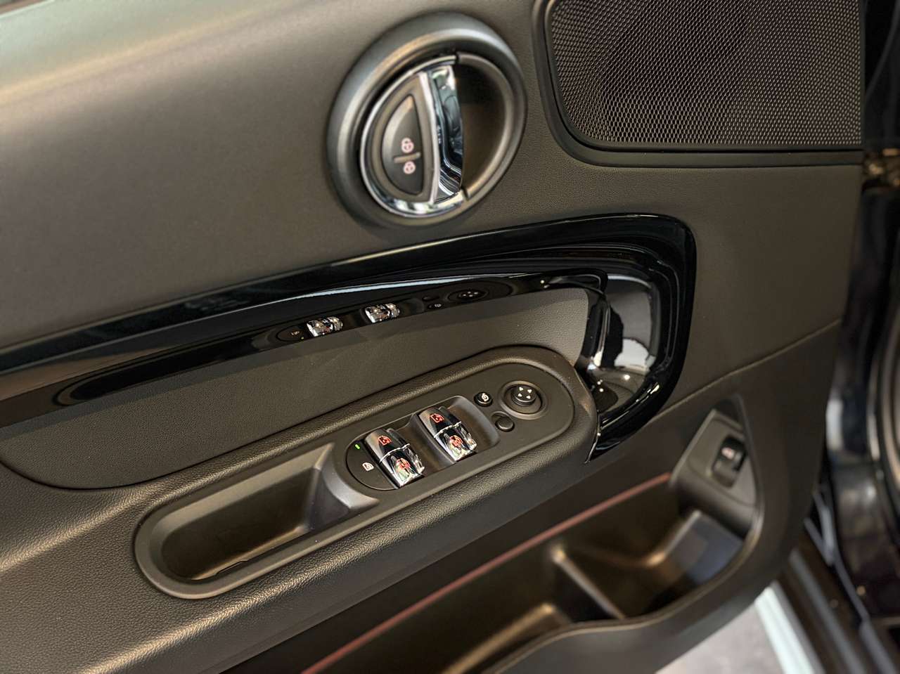 MINI One Countryman 'Northwood Edition' met open dak! — foto 18 van 19