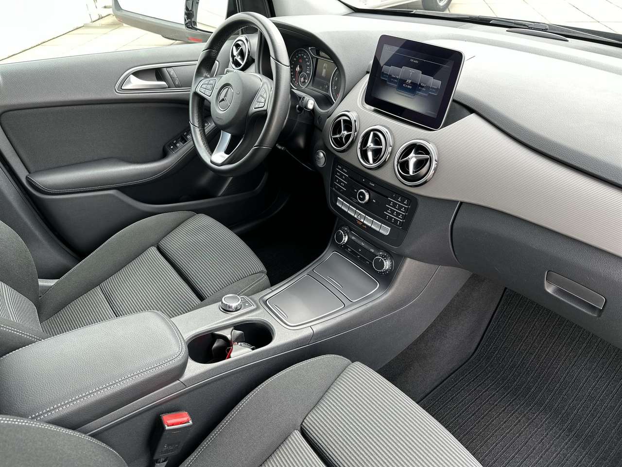 Mercedes-Benz B 180 B 180 PDC +Camera Privacy ramen  LED Verw. zetels — foto 18 van 18