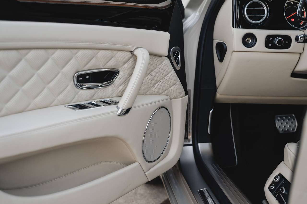 Bentley Flying Spur 4.0 V8 S - Mulliner Spec. - Bentley Historie — foto 16 van 25
