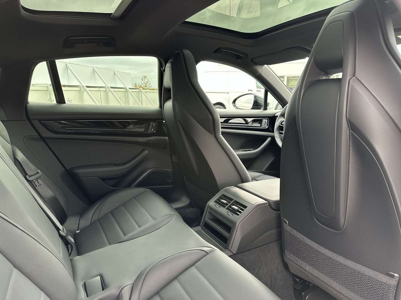 Porsche Panamera 4 E-Hybrid CATALOGUSPRIJS : 161.913 EURO!!! - 10%/FULL FULL!!PANODAK/BOSE/CRUISE CTR — foto 9 van 15