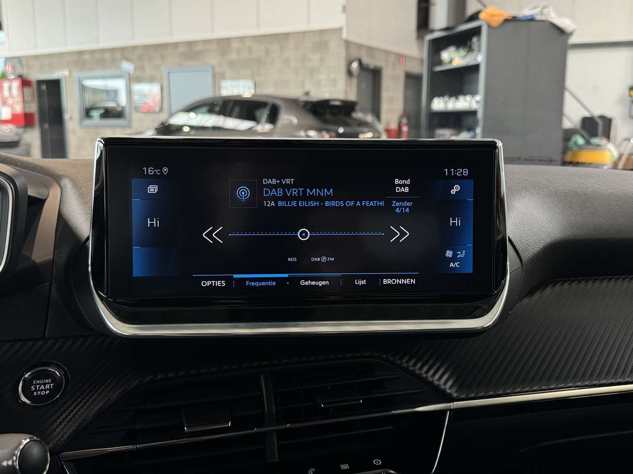 Peugeot 208 1.2i PureTech — foto 10 van 15
