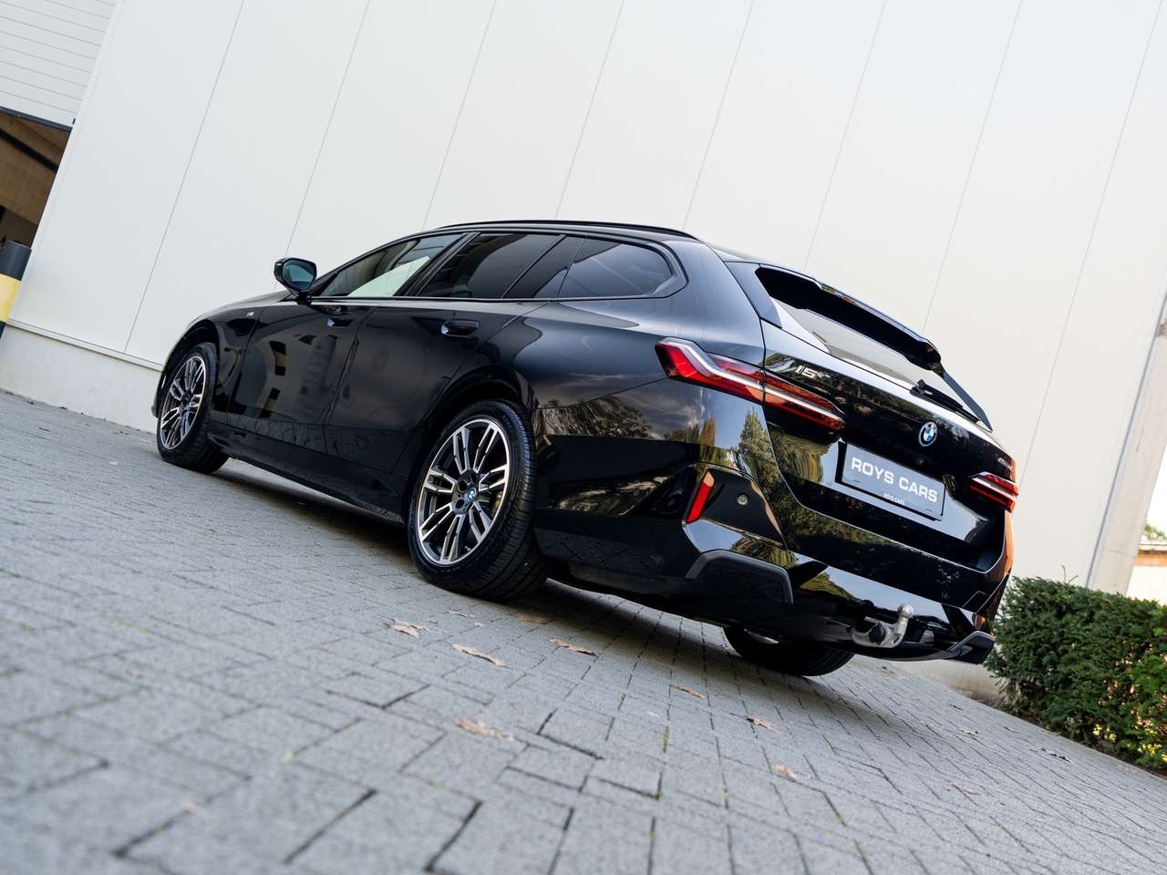 BMW i5 i5 Touring 83.9 kW eDrive40 - ACC/PANORAMA/TREKHAAK/HEAD-UP/KEYLESS/ZETELKOELING/360 CAMERA/HARMAN KARDON SOUND SYSTEM — foto 9 van 25