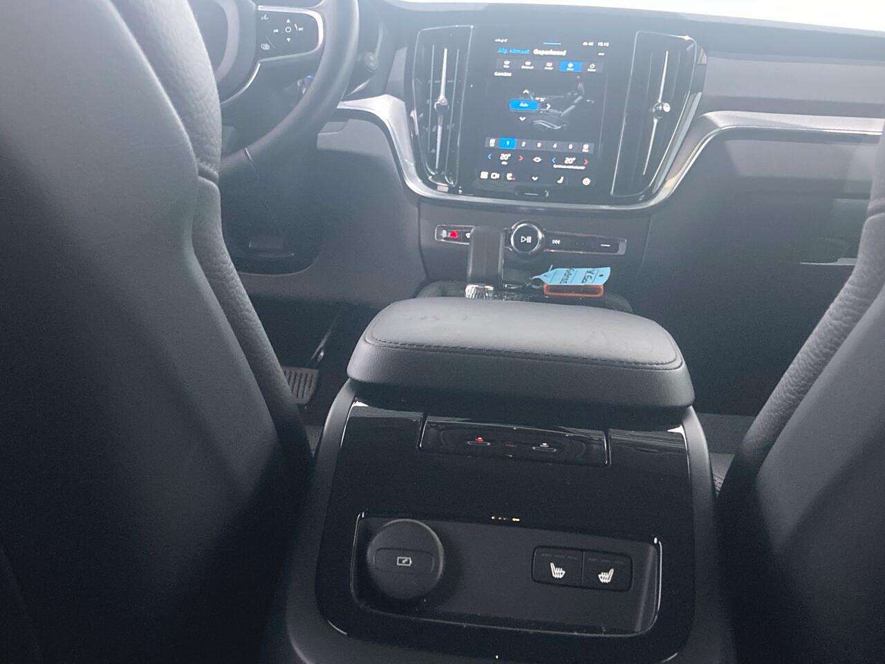 Volvo V60 T6 AWD PLUS DARK — foto 21 van 25