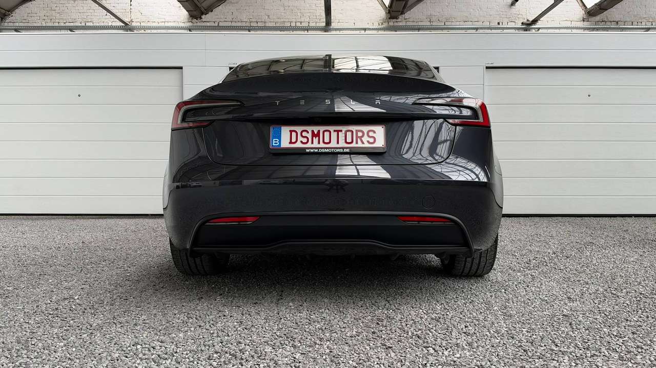 Tesla Model 3 RWD | Premium versie | Stealth Grey | 19" Nova velgen | HW4 — foto 12 van 25