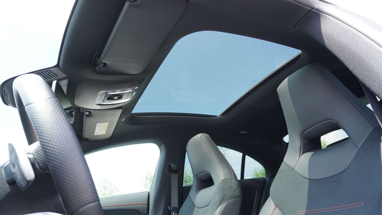 Mercedes-Benz CLA 250 AMG/PANODAK/KEYLESS/NIGHTPAK/CAMERA/KLIMAATREGEL — foto 16 van 18