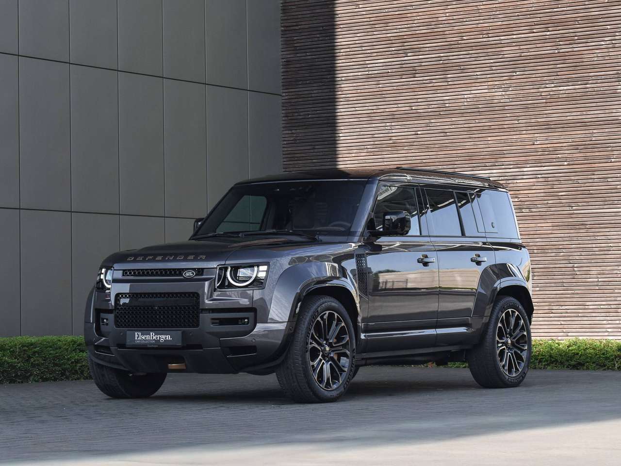 Land Rover Defender 110 P635 OCTA / Charente Grey / Burnt Sienna/Ebony / NIEUW/NEW