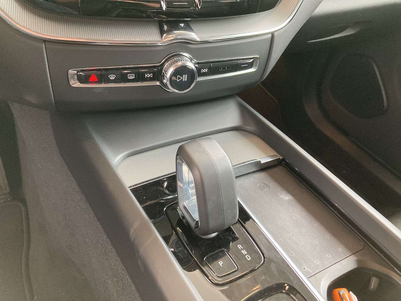 Volvo XC60 PLUS DARK HYBRID BENZINE AUTOMAAT 43000KM!!!! — foto 12 van 17