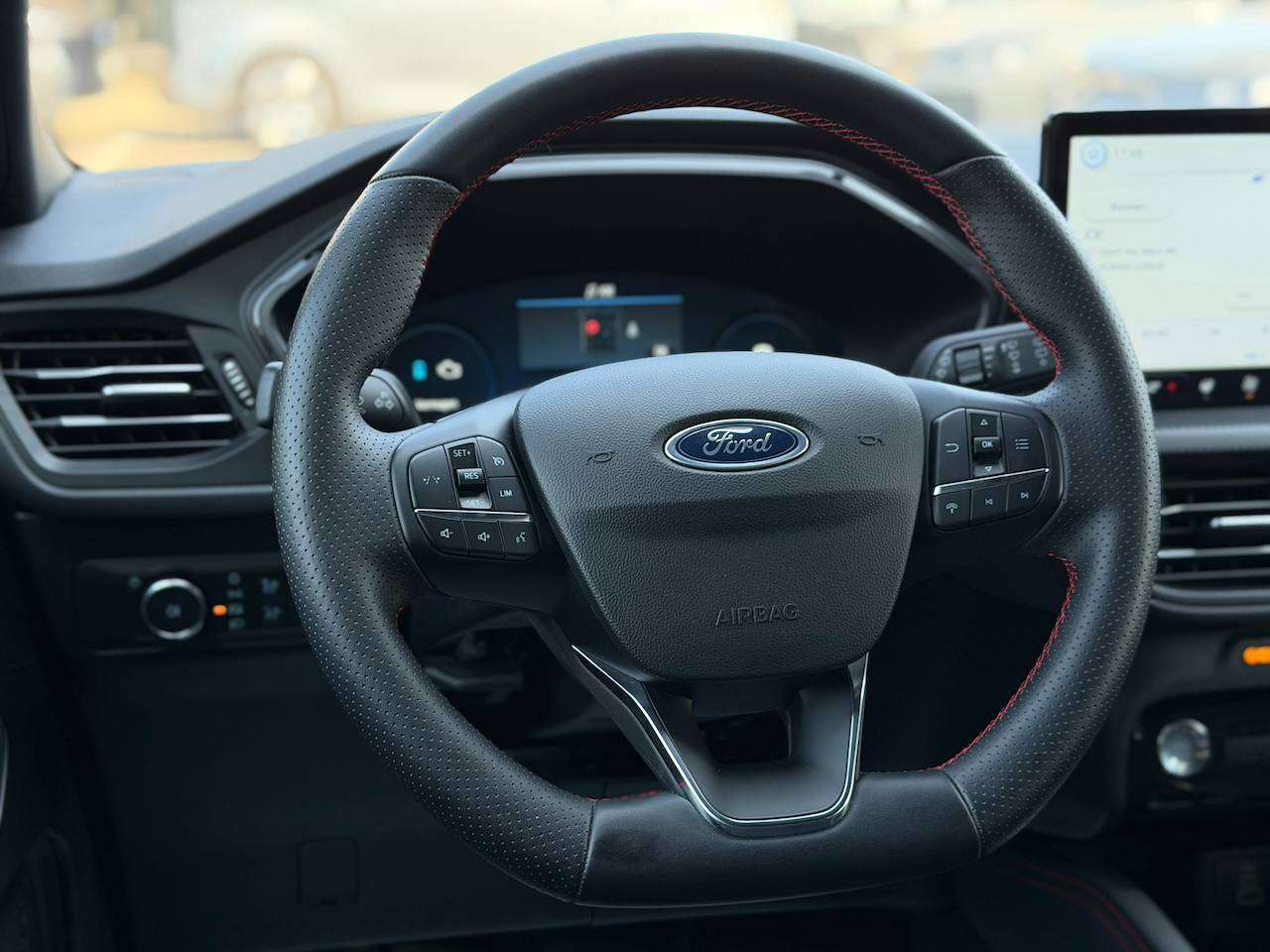 Ford Kuga FHEV ST-LINE LED CAMERA CARPLAY ZETEL- EN STUURVERWARMING — foto 10 van 18