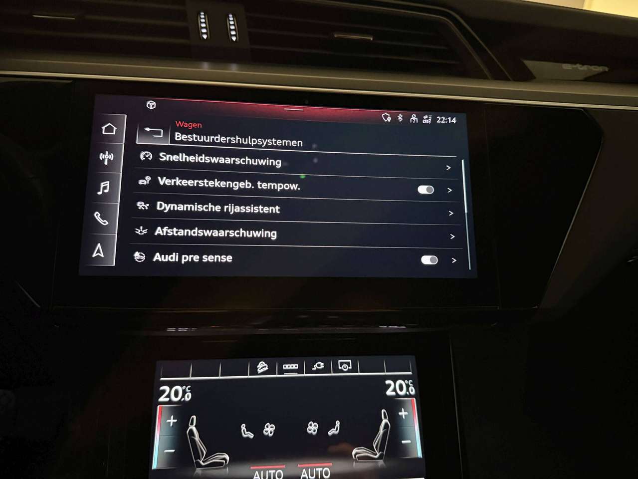 Audi Q8 e-tron QUATTRO 340PK * S-LINE  COMPETITION * BLACK PACK * 22" * LUCHTVERING * CAMERA * SITE ASSIST * ACC * — foto 16 van 25