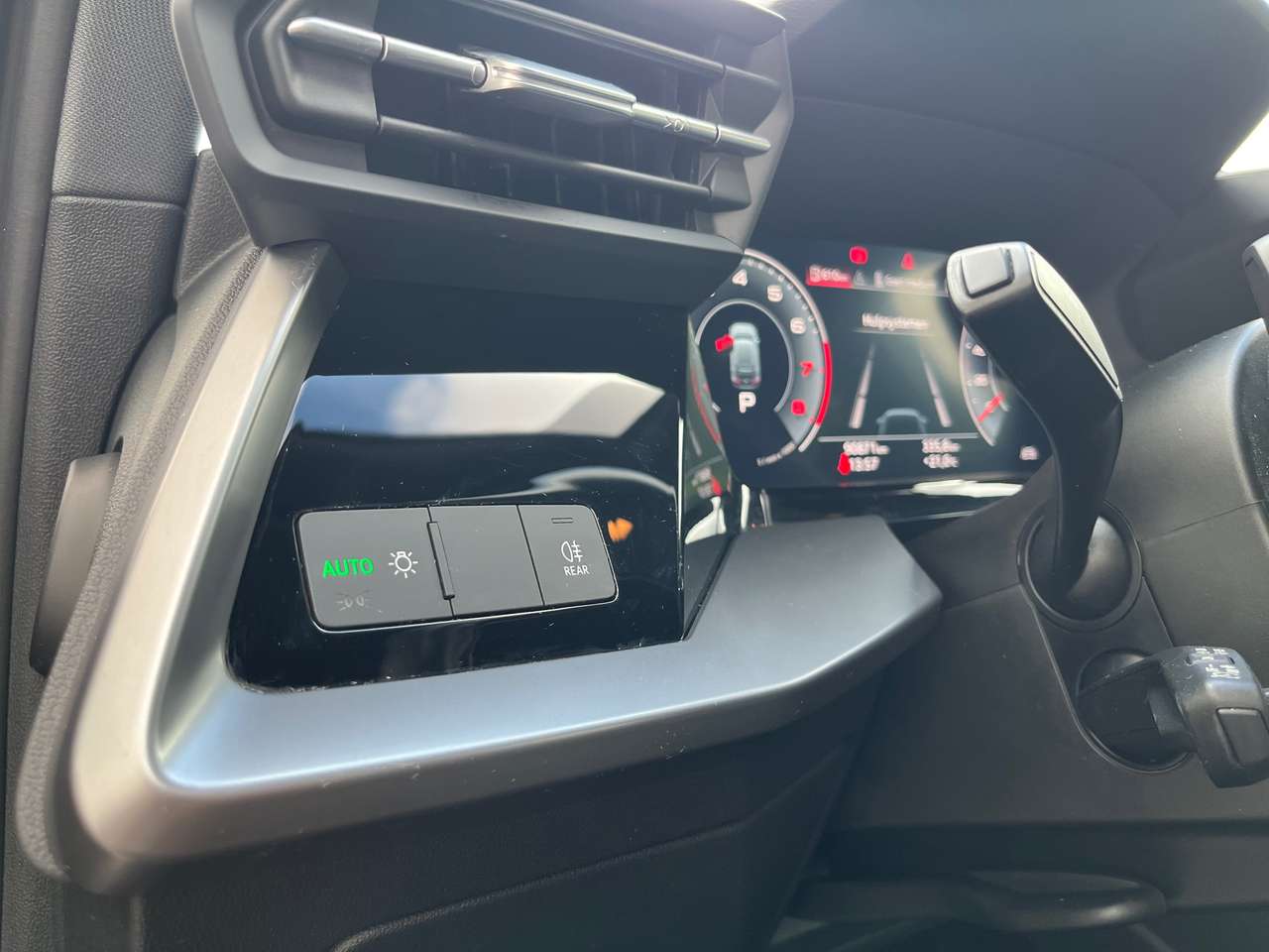Audi A3 A3 Sportback MHEV 30 eTFSI Business Attraction S-Tronic /LEATHER / HEATED SEATS / LED / PDC / COCKPIT / CARPLAY /ACC PREP — foto 17 van 19