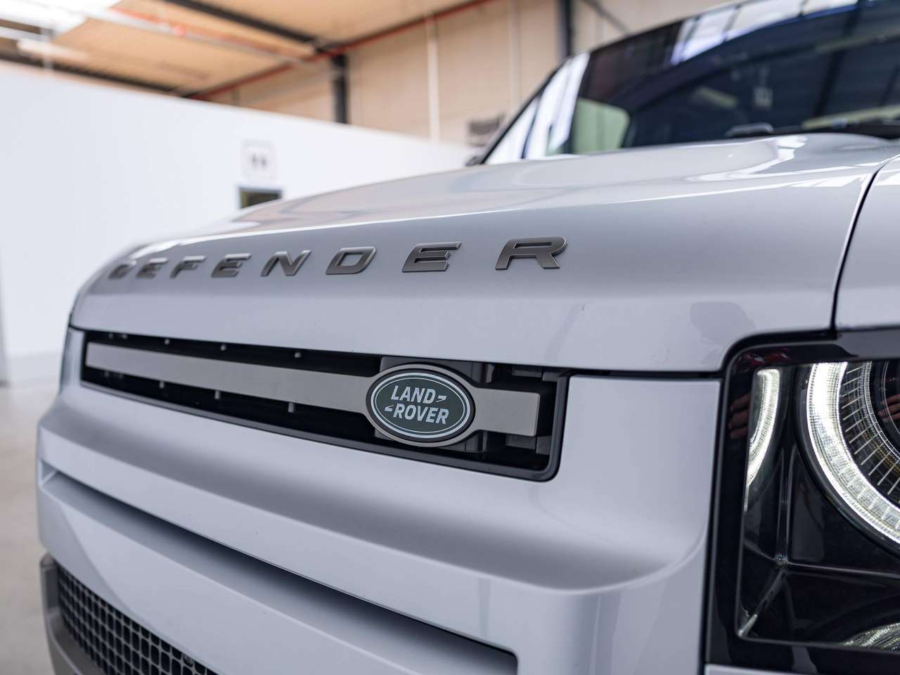 Land Rover Defender MHEV D300 X-Dynamic S|LUCHTVERING|PANO|AWD|360°|ZETEVERW.(v/a)|MINI-FRIDGE|KEYLESS|ACC|LA|GARANTIE| — foto 10 van 25