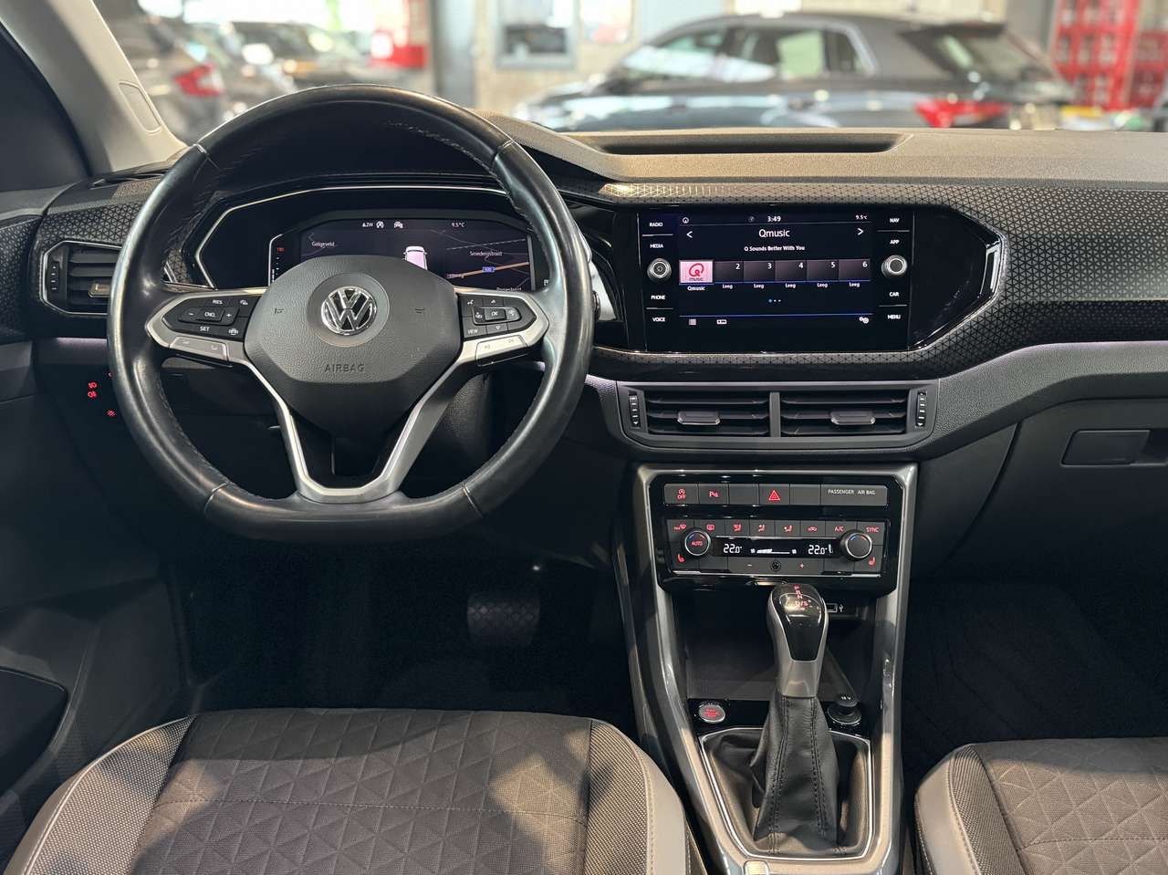 Volkswagen T-Cross 1.0 TSI DSG/AUTOMAAT 'R-Line' — foto 9 van 16