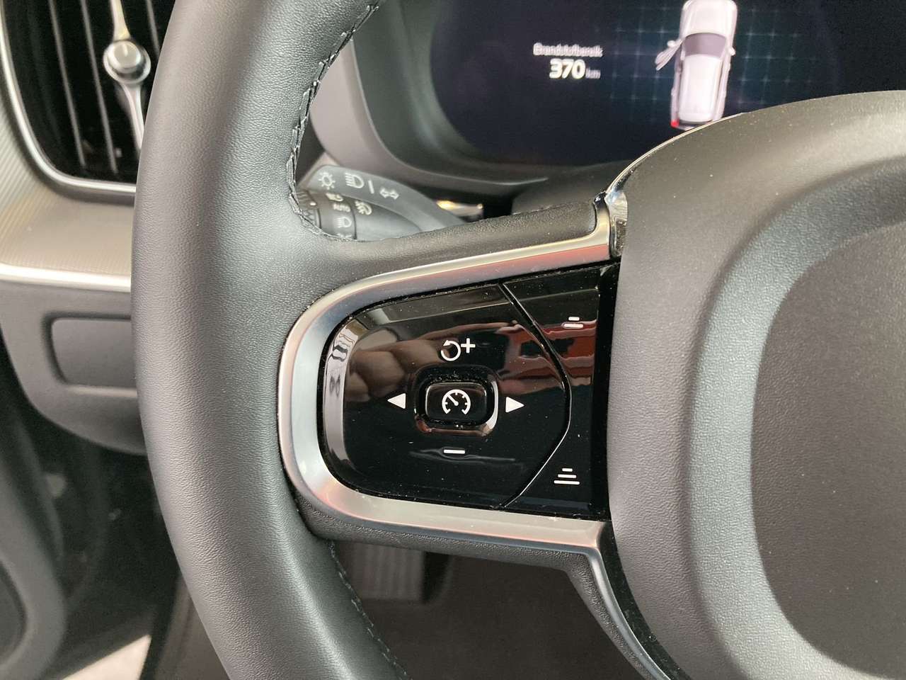 Volvo XC60 PLUS DARK HYBRID BENZINE AUTOMAAT 43000KM!!!! — foto 14 van 17