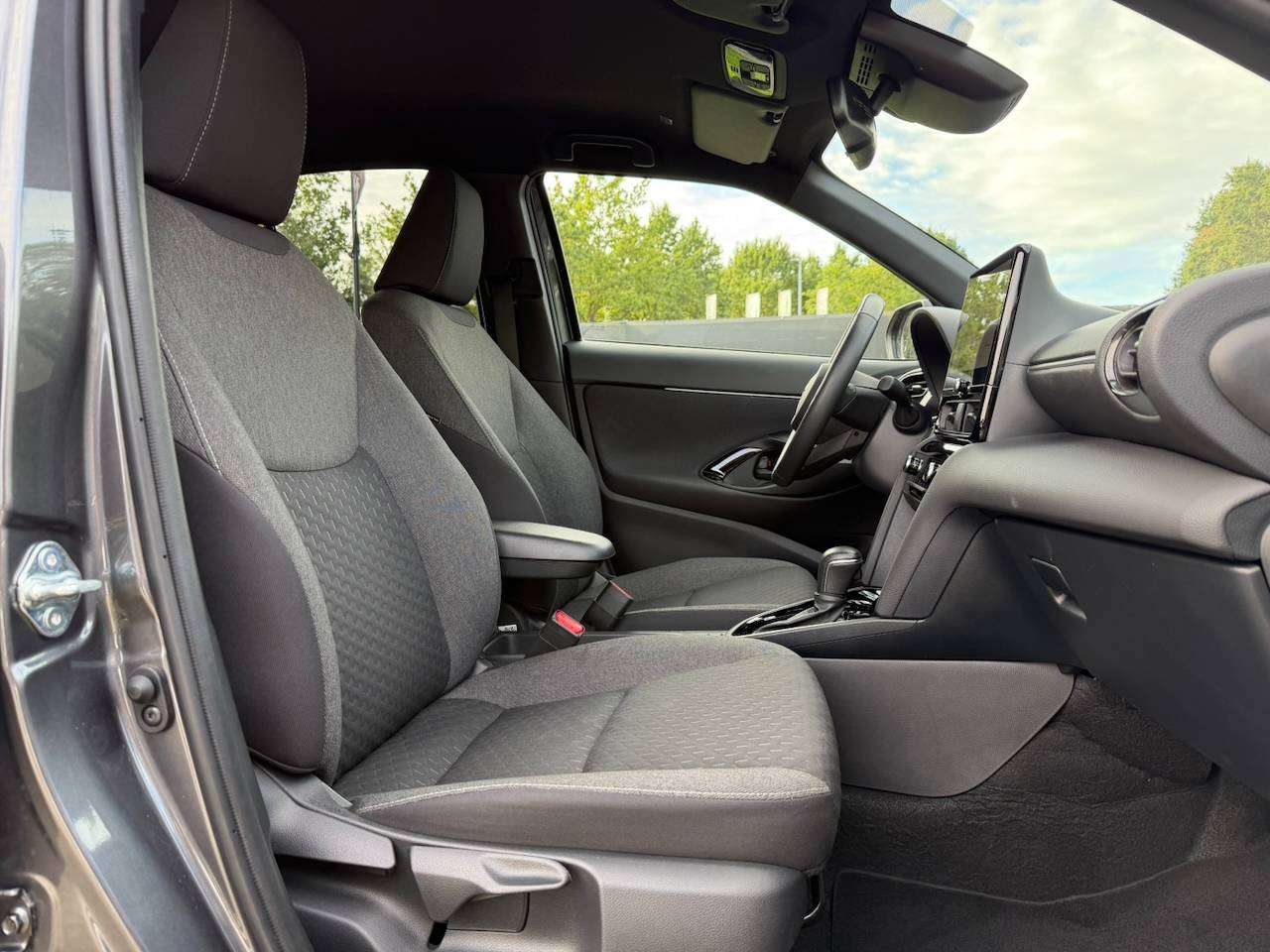 Toyota Yaris Cross HEV STYLE CARPLAY STUUR-EN ZETELVERWARMING KEYLESS — foto 6 van 13