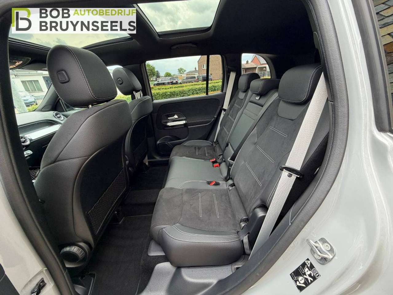Mercedes-Benz GLB 180 AMG Line | Alpinegrijs | Lifecycle Edition | Nightpakket | Panodak | Camera |Keyless GO — foto 10 van 20