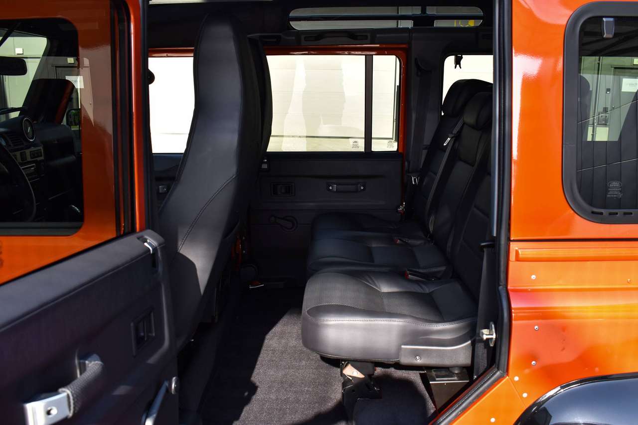 Land Rover Defender 110 2.2 TD4 / "Adventure Edition" / Firesand Orange / First Owner — foto 18 van 25