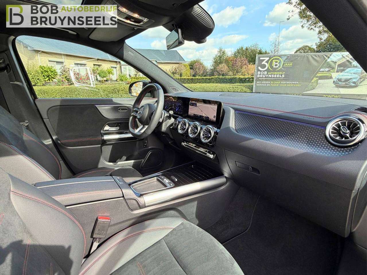 Mercedes-Benz EQA 250 Amg line | Nightpakket | Panoramadak | Winterpakket | Achteruitrijcamera — foto 10 van 17