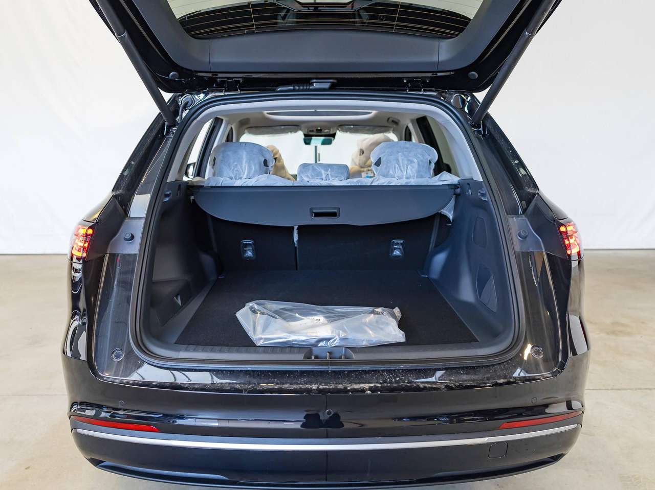 Geely Starray EM-i MAX+|136KM ELEK.BEREIK|8-JAAR-GARANTIE|PANO|MASSAGE|HEAD-UP|PREMIUM-SOUND|360°|KEYLESS|ZETELKOEL.|ZETELVERW. (v/a)| — foto 14 van 25