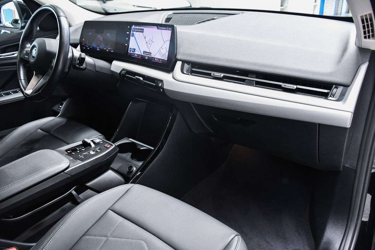 BMW iX1 iX1 66.5 kWh xDrive30 - NAVIGATIE / CAMERA / SMARTLINK / LEDER / PDC / CC — foto 7 van 20