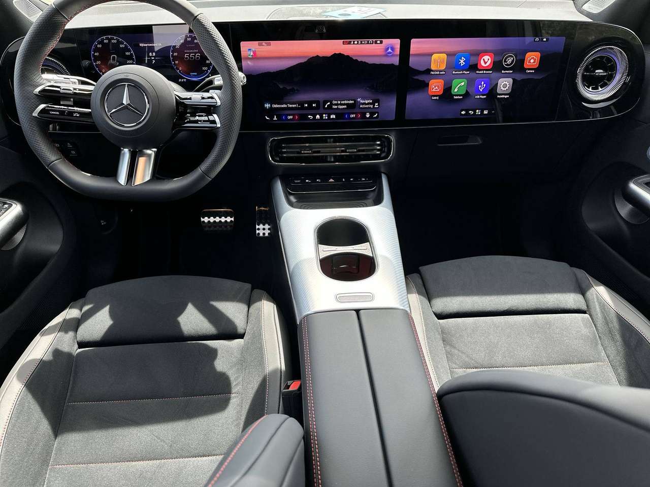 Mercedes-Benz GLB 250 + AMG LINE Electric Pano dak Memory Burmester 19" AMG — foto 11 van 19