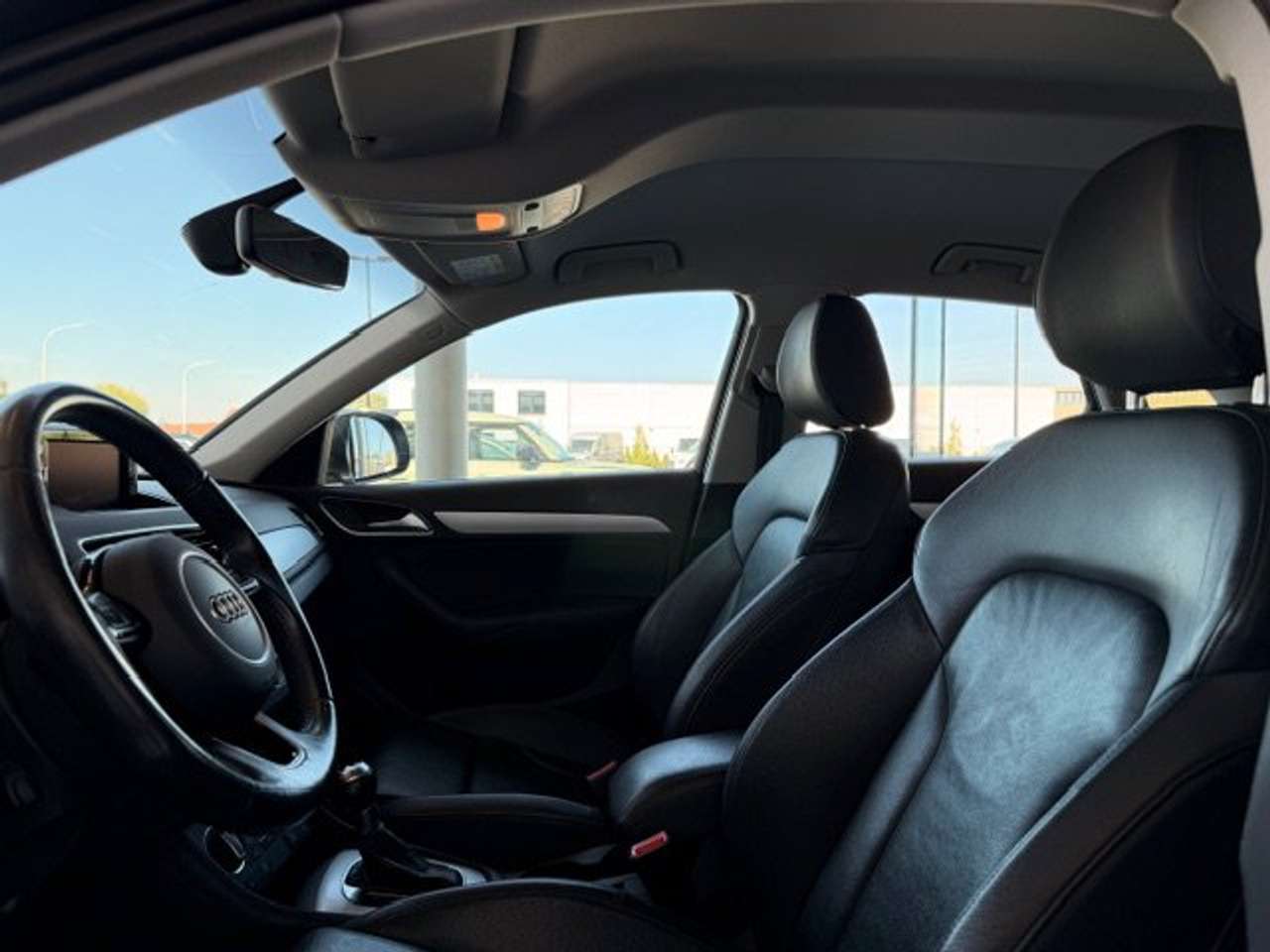 Audi Q3 BENZINE-AUTOMAAT-LEDER-XENON-GPS — foto 9 van 21
