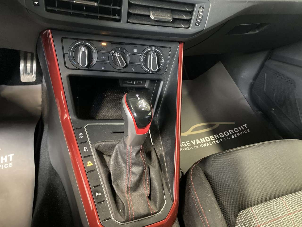 Volkswagen Polo GTI 2.0TSI 207PK DSG AUTOMAAT — foto 12 van 16