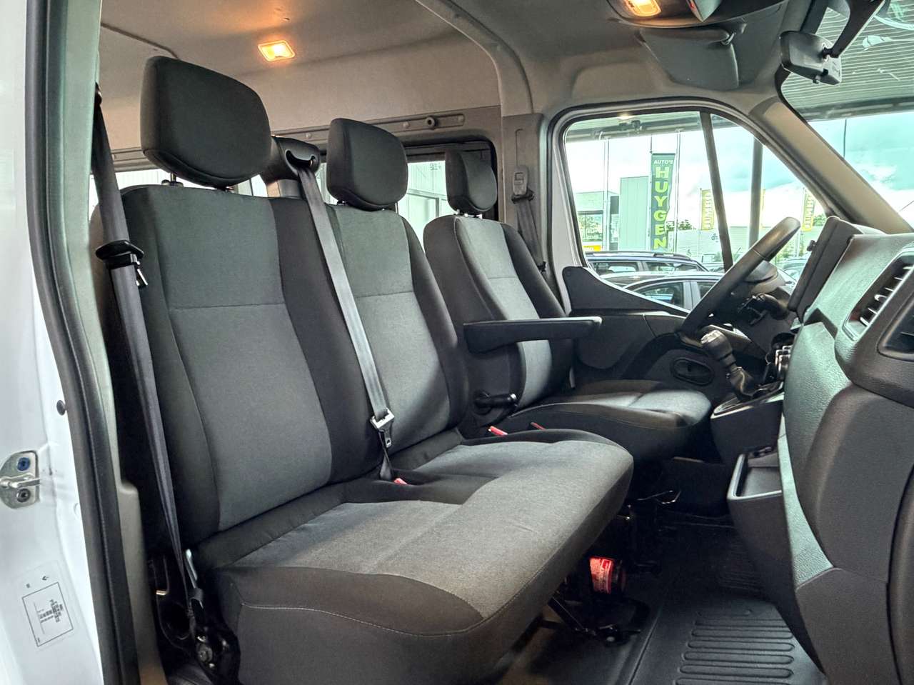 Renault Master 2.3 dCi 35 L2H2 met 9 plaatsen — foto 7 van 16