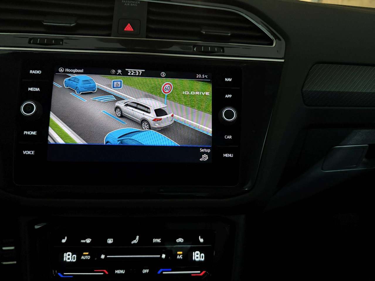 Volkswagen Tiguan 245PK PLUG IN * R-LINE * ALCANTARA * CAMERA * LED * KEY LESS * 20" BLACK R VELGEN * VIRTUAL COCKPIT * BLACK PACK — foto 12 van 22