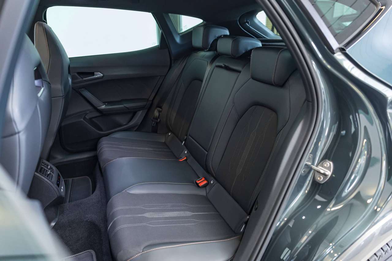 CUPRA Formentor GARANTIE|PHEV|PANO|SFEERVERL.|ZETELVERW.|KEYLESS|ACC|LA|CAMERA| — foto 14 van 25