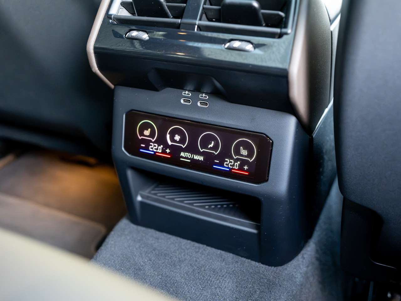 BMW i5 i5 Touring 83.9 kW eDrive40 - ACC/PANORAMA/TREKHAAK/HEAD-UP/KEYLESS/ZETELKOELING/360 CAMERA/HARMAN KARDON SOUND SYSTEM — foto 16 van 25