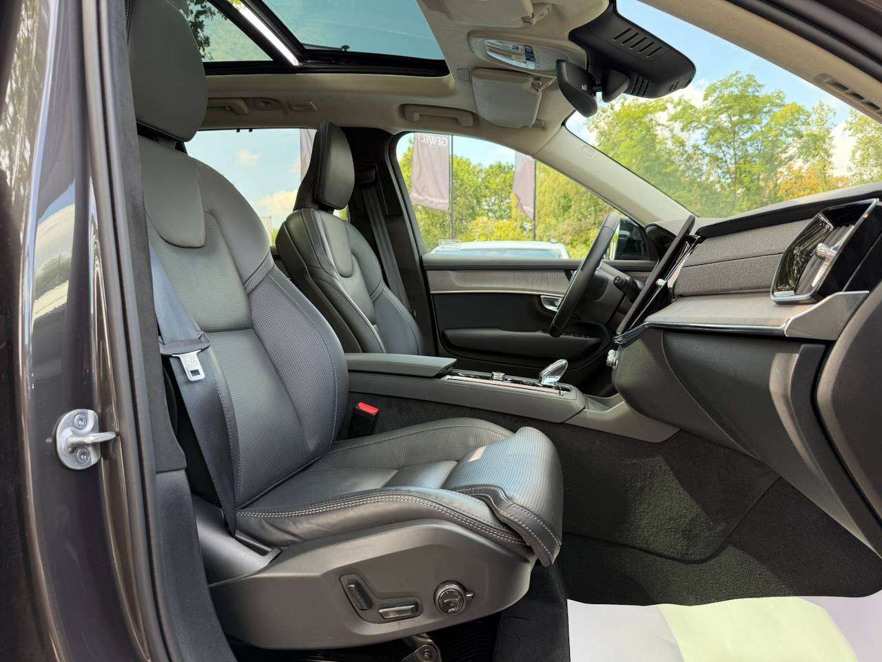 Volvo XC90 T8 ULTRA DARK MASSAGE GEKOELDE ZETELS PANO HARMAN KARDON — foto 9 van 22
