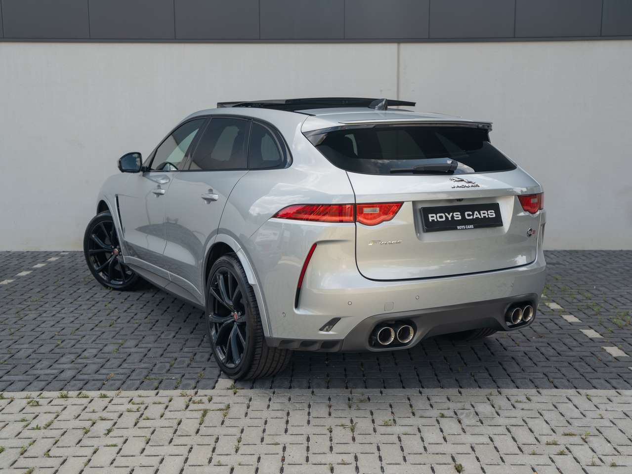 Jaguar F-Pace F-Pace SVR 5.0 V8 AWD LICHTE VRACHT/DEALER SERVICED/PRE OPF/1ST BE OWNER — foto 7 van 25